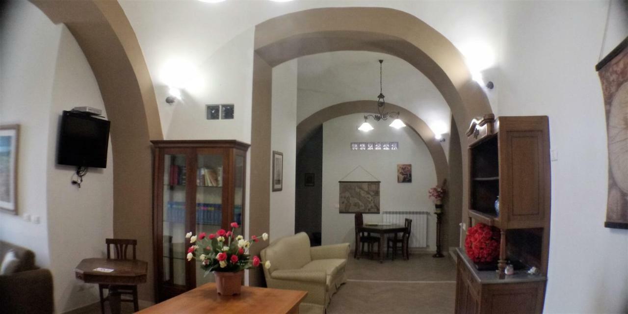 Le Scalette - Affittacamere Terracina Exterior photo